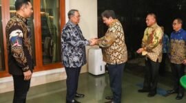 Ketua Umum Partai Golkar Airlangga Hartarto bersama jajaran pengurus DPP Partai Golkar bersilaturahmi sekaligus melakukan halal bihalal dengan jajaran pimpinan DPP Partai Demokrat. (Instagram.com/@airlanggahartarto_official)