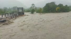 Jembatan Kawanua Sepanjang 480 Meter Penghubung di Maluku Tengah Putus. (Dok. BNPB) 
