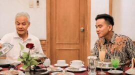 Gubernur Jawa Tengah, Ganjar Pranowo Bersama Wali Kota Solo, Gibran Rakabuming Raka. (Facbook.com/@Ganjar Pranowo)
