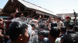 Menteri Pertahanan (Menhan) Prabowo Subianto Menghibahkan sumur bor di Kabupaten Gunung Kidul, Yogyakarta. (Dok. Tim Media Prabowo) 
