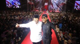 Menteri Pertahanan (Menhan) Prabowo Subianto menghadiri acara milad Ponpes Ora Aji asuhan Gus Miftah di Kalasan. (Dok. Tim Media Prabowo Subianto)
