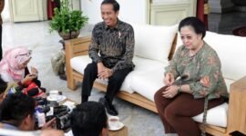 Presiden Jokowi Bersama Ketua Umum PDI Perjuangan Megawati Soekarnoputri. (Dok. Setkab.go.id)  