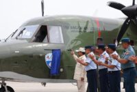 Menteri Pertahahan Prabowo Subianto menyerahkan lima pesawat NC-212i buatan PT Dirgantara Indonesia (PTDI). (Dok. Tim Meida Prabowo Subianto)  