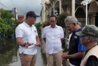 Ketua DPD Partai Gerindra Jawa Tengah, Sudaryono meninjau dan memberikan bantuan di beberapa lokasi banjir Jateng, salah satunya Genuk Indah, Semarang. (Instagram.com/@sudaru_sudaryono)