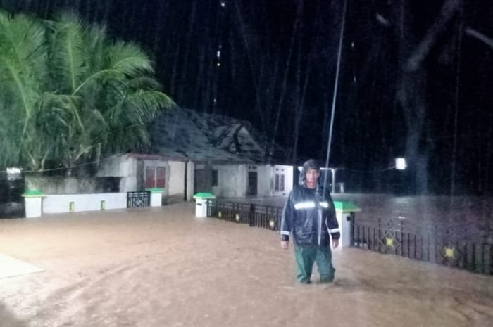 Sejumlah rumah warga yang terdampak banjir di Kabupaten Pesisir Selatan, Sumatra Barat, Kamis (8/3/2024). (Dok.BPBD Kabupaten Pesisir Selatan).