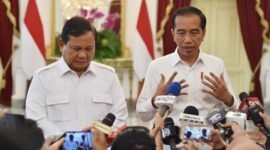 Calon Presiden No Urut 02, Prabowo Subianto bersama Presiden Jokowi. (Dok. Presidenri.go.id)