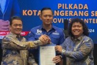 Partai Demokrat resmi menyerahkan surat dukungan rekomendasi kepada bakal pasangan calon Wali Kota dan Wakil Wali Kota Tangerang Selatan untuk Ahmad Riza Patria - Marshel Widianto. (Instagram.com @arizapatria)