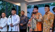 Presiden terpilih sekaligus Ketua Umum Partai Gerindra Prabowo Subianto menerima kedatangan Majelis Syuro Partai Keadilan Sejahtera Dr. Salim Segaf Aljufri. (Instagram.com @aheryawan)