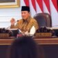 Presiden RI Prabowo Subianto memimpin rapat kabinet perdana di Istana Merdeka. (Facebook.com @Setkab RI)