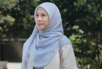 Artis Adhisty Zara berperan dengan mengenakan jilbab. (Instagram.com @zaraadhsty)