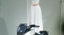 "Ballet on Wheels" stuns Singapore: OMOWAY debuts its manned self-balancing technology