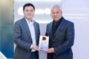 Left to right: Ben Zhou, CEO of Whale Cloud; Eric Alberto, CEO of DITO Telecommunity, hold the “Excellence in Partnership Award” presented to Whale Cloud by DITO Telecommunity during MWC Barcelona 2026.